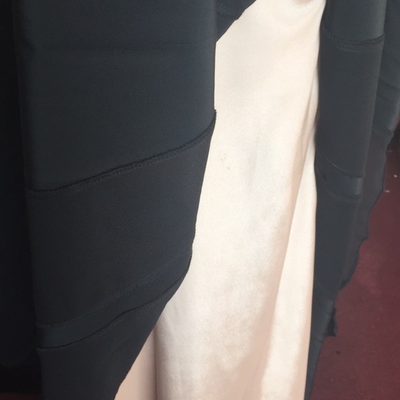 BCBG Max Azria SZ 2 - Picture 6 of 7